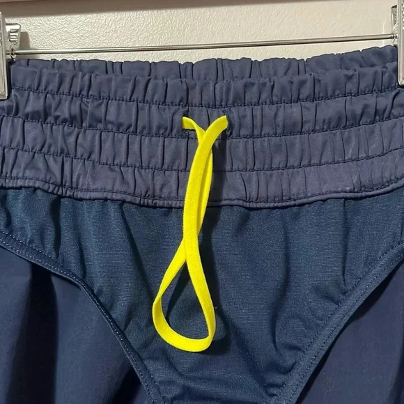 Lululemon Tracker  Short Four Way Stretch Navy - Picture 8 of 14